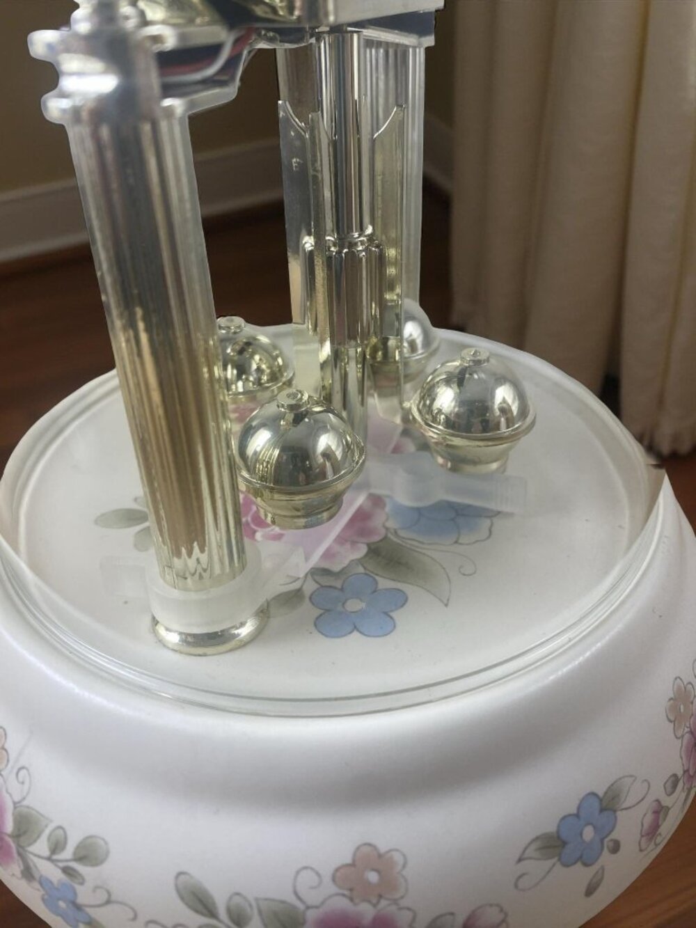 Vintage Timex Anniversary Clock with Glass Dome - Doesn't Work - Cottagecore Cha - Picture 9 of 11